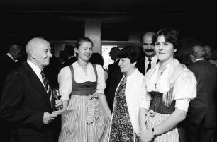 Freiburg: Colombi Hotel; Weinkönigin, Prinzessinen und Emil Klaus