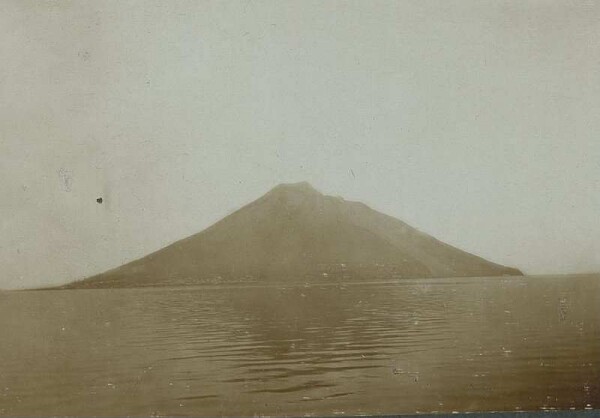 Vue du Stromboli depuis le NE.