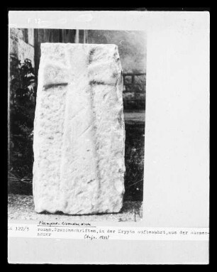 Grabsteine mit Kreuzsymbol