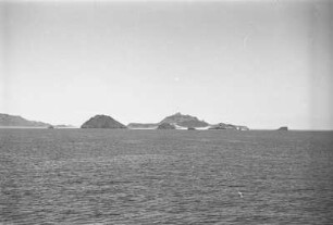 Vor der Küste von Aden : Blick vom Meer auf die Küste von Aden