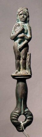 Achtung: Richtige Nr. ist Misc. 6316. "Weibliche Figur mit Kind auf dem Arm, ... Spiegelgriff ..."