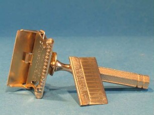 Rasierhobel (Barthobel, Auto Strop Safety Razor; mit Kasten)