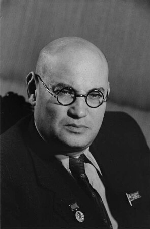 Porträt Boris Gorbatow (1908-1954; Dichter, Russland), aufgenommen anlässlich des 1. Deutschen Schriftstellerkongress vom 4.-8.10. 1947 in Berlin