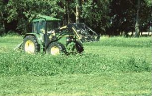 Fotografie: Futtererntetechnik, Traktor, Mähwerk, Frontlader