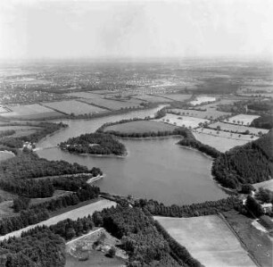Bredenbeker Teich: Luftbild: im Hintergrund Stadtgebiet Ahrensburg