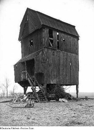 Relikt einer Bockwindmühle, Sachsen (vor 1945)