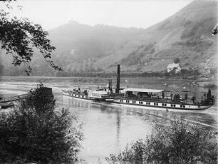 Dampfer "Pirna" : Böhmische Schweiz. Elbtal oberhalb Aussig. Dampfer "Pirna" und Dubitzer Kirchlein