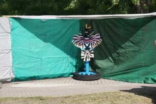 Bad Oldesloe: Kindervogelschießen: Festplatz (Exer), Holzvogel, auf den die Mädchen schießen, 30.06.2022