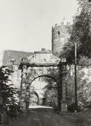 Burg Scharfenstein, Tor zum Burghof