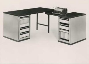 Schreibtisch mit Schreibmaschinenplatte und Unterteil von Peter Raacke