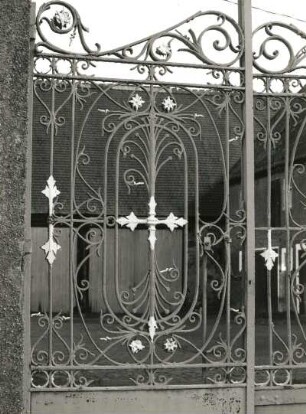 Gittertor : Gittertor. Schmiedeeisen (1886/1900). Mutzschen-Roda, Nerchauer Straße 20