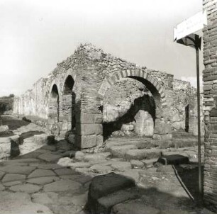 Pompeji. Sogenannte Quadriga an der Via degli Augustali, Ecke Via Stabiana