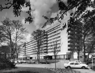 Hamburg. Ansicht des Hotels "Interkontinental" - aufgenommen 1972. Das Hotel wurde im Februar 2013 dauerhaft geschlossen und 2014 abgerissen. An gleicher Stelle wird das Luxushotel "The Fontenay" errichtet