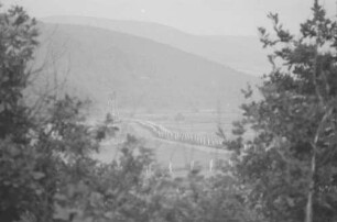 Ellershausen: Durchblick auf Sperrmauer an der Zonengrenze