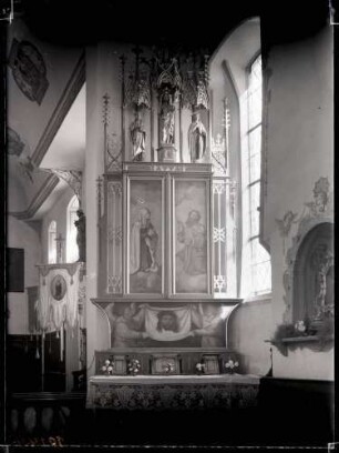 katholische Kirche; südlicher Seitenaltar geschlossen