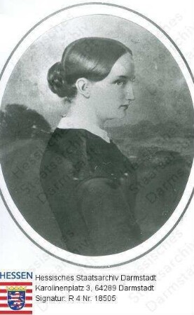 Schwabe, Julie geb. Knapp (1821-1856) / Porträt, vor Landschaftshintergrund stehend, im Profil, Halbfigur in Medaillon