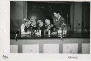 Chemie-Unterricht in der Carl-von-Ossietzky-Schule in Berlin-Pankow