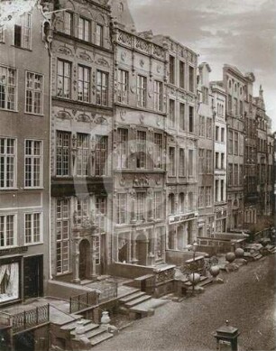 Fassaden der Bürgerhäuser Langgasse 30-29-28 in Danzig