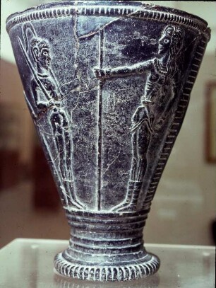 Sog. Prinzenbecher aus Agia Triada : Iraklion. Archäologisches Museum. Sog. Prinzenbecher aus Agia Triada. Höhe 11 cm, Steatit, 1500/1450 v. Chr.