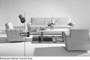 Couchtisch : Sitzgruppe (1972) und Couchtisch