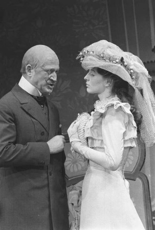 Szenenbilder aus "Der Snob", Theaterstück von Carl Sternheim. Kammerspiele (Deutsches Theater) Berlin, 09.04.1963