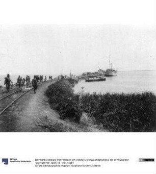 Port Florence am Victoria-Nyassa Landungssteg, mit dem Dampfer "Clement Hill"