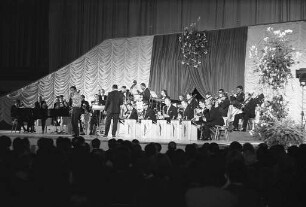 Gastspiel des amerikanischen Popsängers Sammy Davis Junior in Karlsruhe.