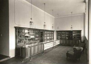 Dresden-Altstadt, Altmarkt. Kaufhaus "Pinguin" für Herrenmode. Blick in den Verkaufsraum in der 2. Etage