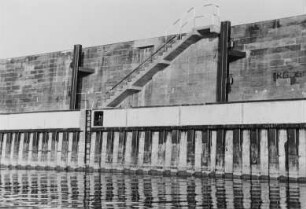 Sicherung der Kaimauer im Mühlauhafen Mannheim/Rhein