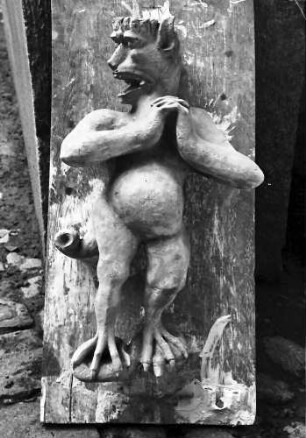 Freiburg: Gipsabguss des Teufelchens vom Tympanon