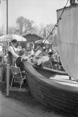 Eröffnung der Camping- und Bootsschau des Kaufhauses Hertie