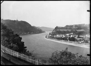 Österreich, Linz. Blick entlang der Donau