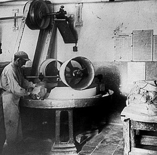 Masseschlagmaschine : Technikgeschichte | Technik und Wirtschaft | Porzellan