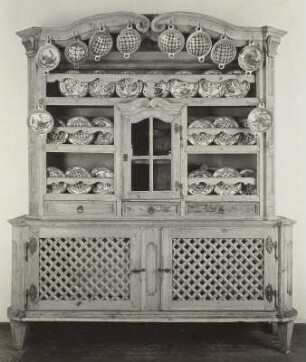 Geschirrschrank