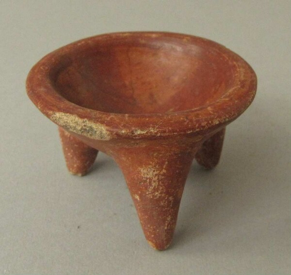 Three-footed clay bowl