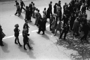 Bukarest: Bummel am Boulevard Elisabeta, von oben gesehen, mit Straßenfotografen