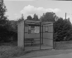 Euba, Hauptstr., Bushaltestelle mit Wartehaus