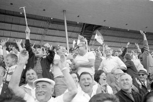 Fußballspiel KSC : MSV Duisburg im Wildparkstadion.