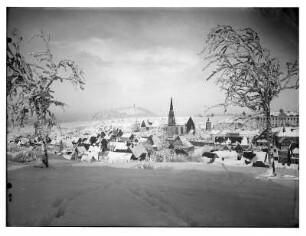 Altenberg. Blick auf die verschneite Stadt