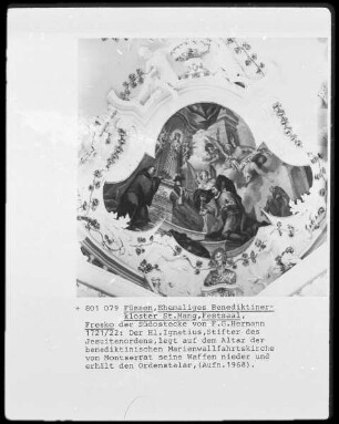 Der heilige Ignatius, Stifter des Jesuitenordens, legt auf dem Altar der benediktinischen Marienwallfahrtskirche von Montserrat seine Waffen nieder und erhält den Ordensaltar