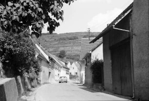 Achkarren: Durchfahrtstraße in Achkarren