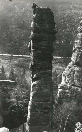 Sächsische Schweiz, Bielatal. Chinesischer Turm. Seilschaft Wagner am Alten Weg (V)