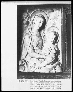Maria mit dem Kind auf dem Schoß