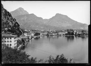 Italien, Riva del Garda. Blick auf Riva del Garda