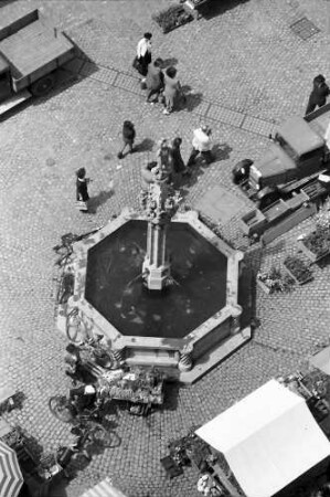 Freiburg: Blick vom Münster; auf Georgsbrunnen