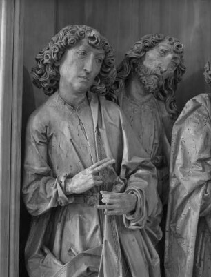 Windsheimer Apostelaltar — Altar im geöffneten Zustand — Mittelschrein: Christus und sechs Apostel — Johannes