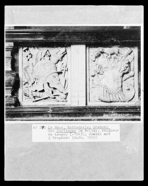 Grabmal des Guillaume du Bellay: Sockel mit Tropaia