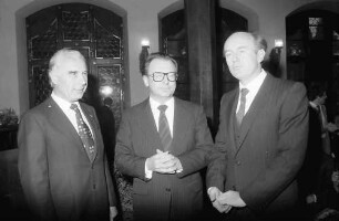 Freiburg: Kaufhaus; Wechsel im Regierungspräsidium; Person, Ministerpräsident Späth, Nothhelfer