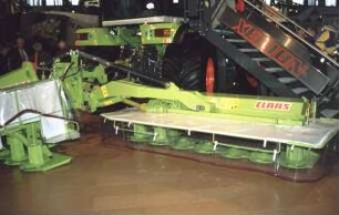 Fotografie: Futtererntetechnik, Systemtraktor, Frontmähwerk, Trommelmähwerk