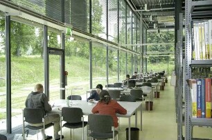 Freihandbereich : Sächsische Landesbibliothek - Staats- und Universitätsbibliothek Dresden, Bereichsbibliothek DrePunct. Arbeitsplätze im Freihandbereich
